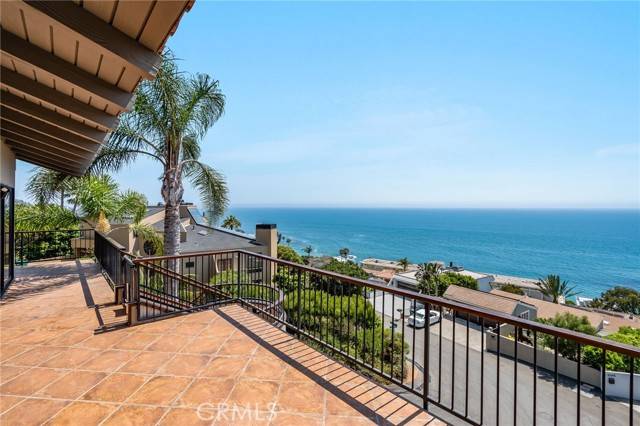 Laguna Beach, CA 92651,31532 Holly Drive