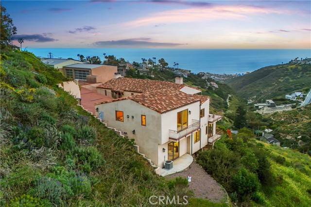 Laguna Beach, CA 92651,2516 Temple Hills Drive