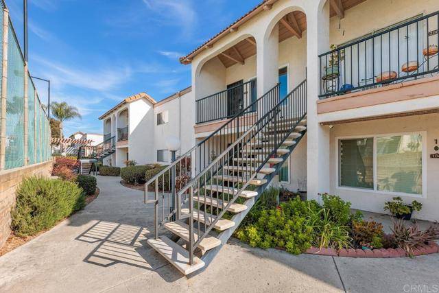 Vista, CA 92083,208 CANDICE Place