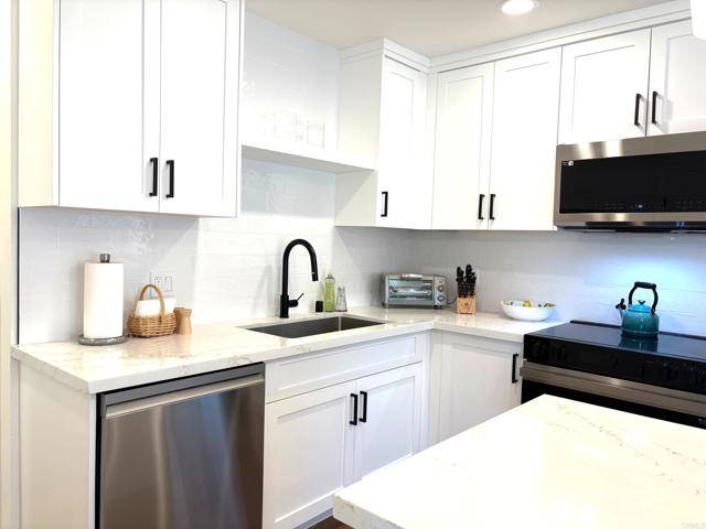 Encinitas, CA 92024,1758 Charleston