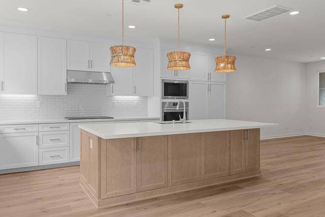 Carlsbad, CA 92008,2572 Elderberry Lane