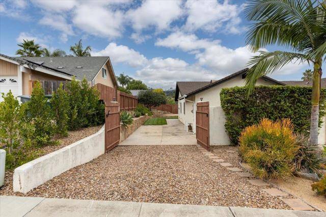 Escondido, CA 92027,1326 Daisy St