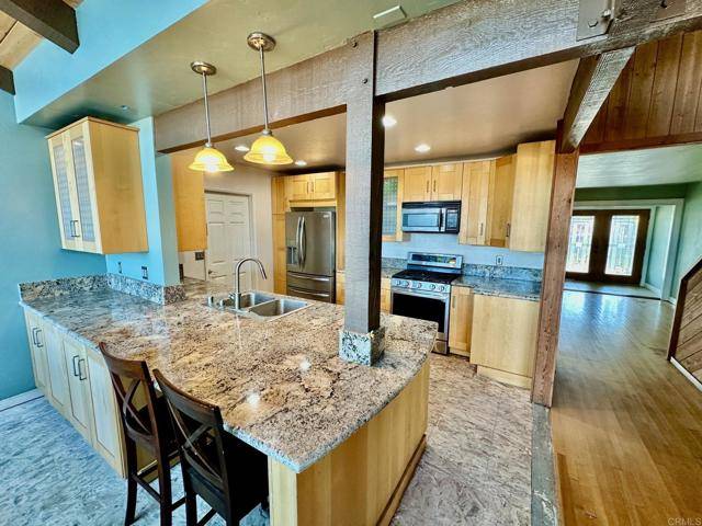 Vista, CA 92081,880 Crest View Rd