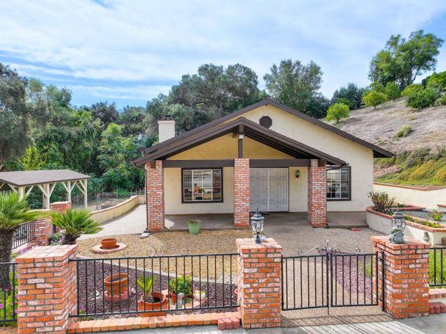 Fallbrook, CA 92028,2573 Los Alisos S