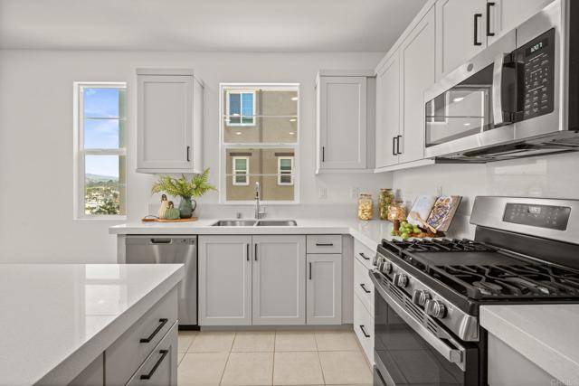 San Marcos, CA 92078,1229 Sunrise #104