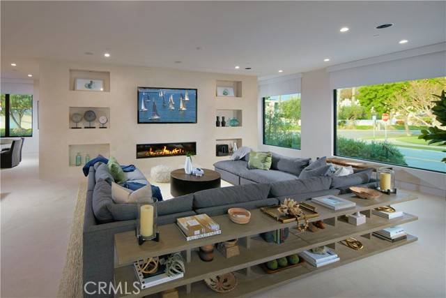 Corona Del Mar (newport Beach), CA 92625,521 Angelita