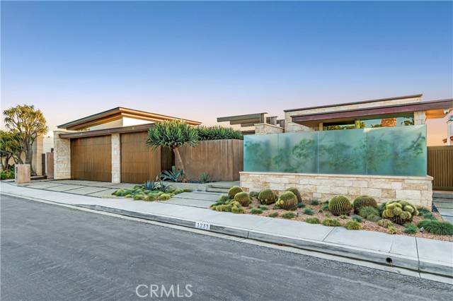 Corona Del Mar (newport Beach), CA 92625,1231 Dolphin