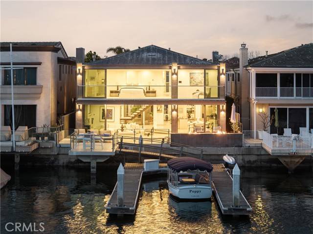 Newport Beach, CA 92660,30 Linda Isle