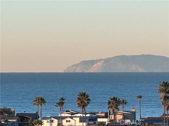 Newport Beach, CA 92663,230 Lille Lane #214