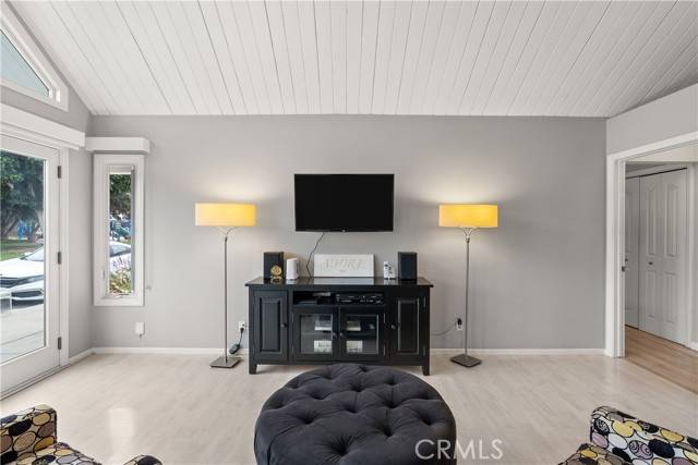 Newport Beach, CA 92663,239 61st Street