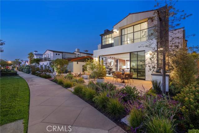 Newport Beach, CA 92663,207 Via Eboli
