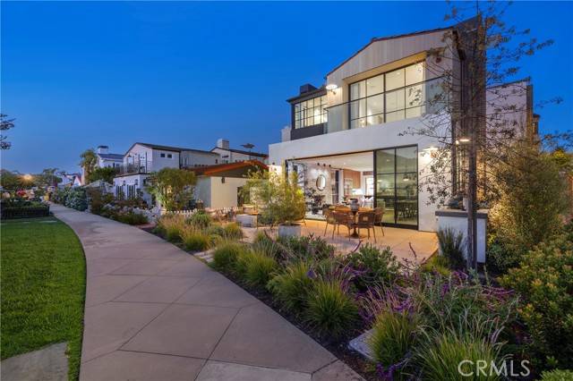 Newport Beach, CA 92663,207 Via Eboli