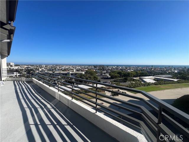 Newport Beach, CA 92663,270 Cagney Lane #311
