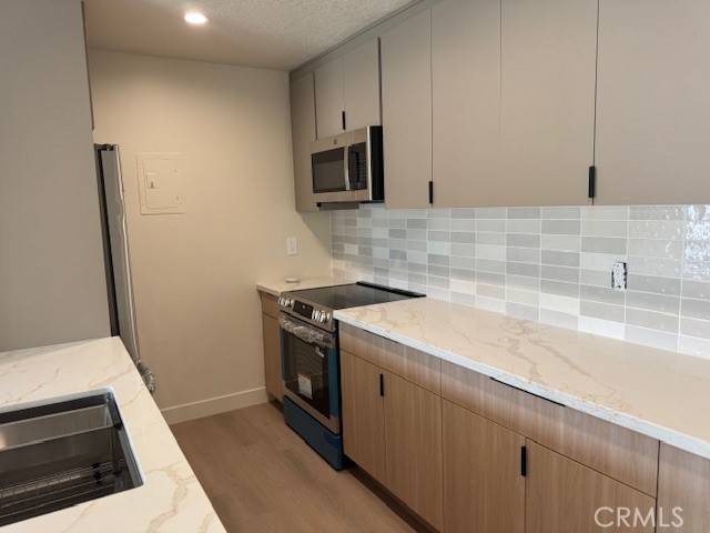 Santa Ana, CA 92704,2501 W sunflower #F12