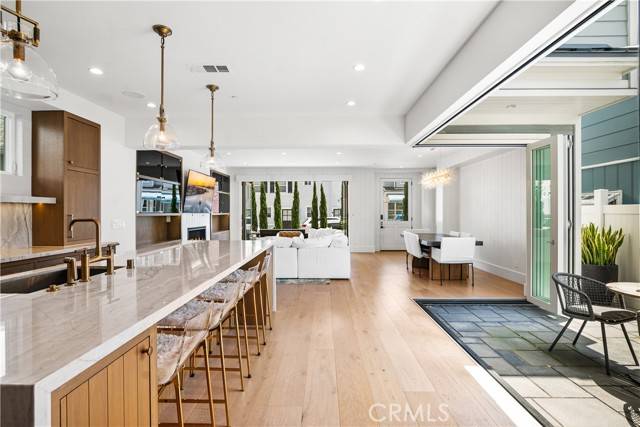 Newport Beach, CA 92662,211 Topaz Avenue