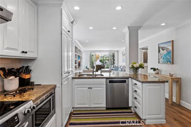 Corona Del Mar (newport Beach), CA 92625,739 Avocado