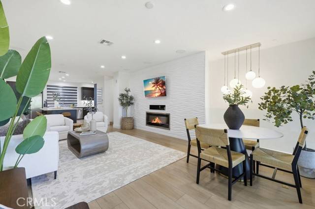 Irvine, CA 92612,53 Gramercy