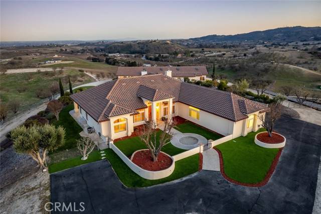 Paso Robles, CA 93446,5495 Vista Serrano Way