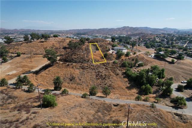 Lake Elsinore, CA 92530,3 Hill Avenue