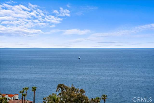 Laguna Beach, CA 92651,2482 Glenneyre Street