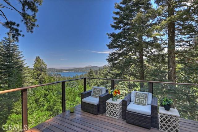 Lake Arrowhead, CA 92352,733 Crest Estates Drive