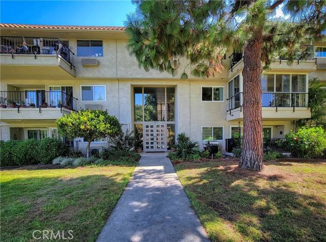 Laguna Woods, CA 92637,2392 Via Mariposa #2C