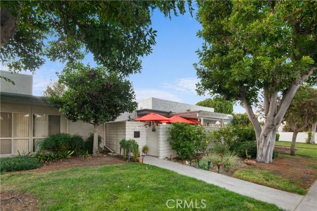 Laguna Woods, CA 92637,2220 Via Mariposa E. #G