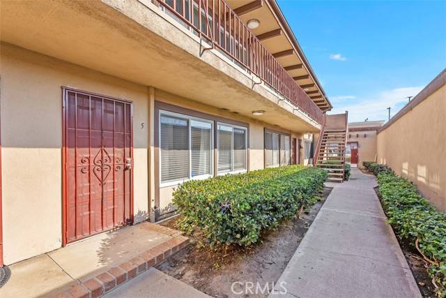 Santa Ana, CA 92704,1400 W Warner Avenue #5