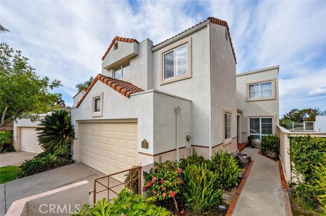 San Clemente, CA 92672,642 Via Umbroso