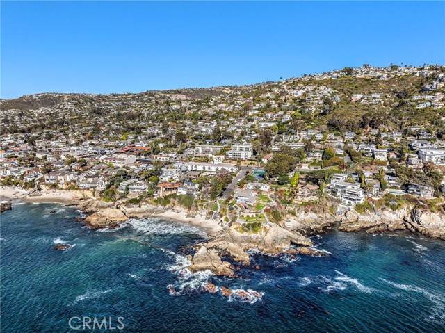 Laguna Beach, CA 92651,240 Moss Street #4