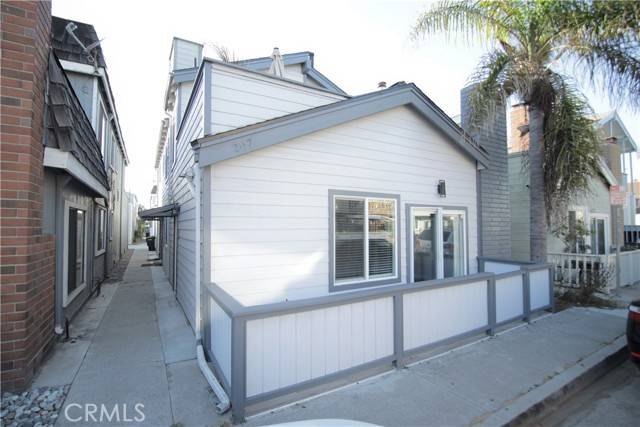 Newport Beach, CA 92663,207 Lugonia Street #B