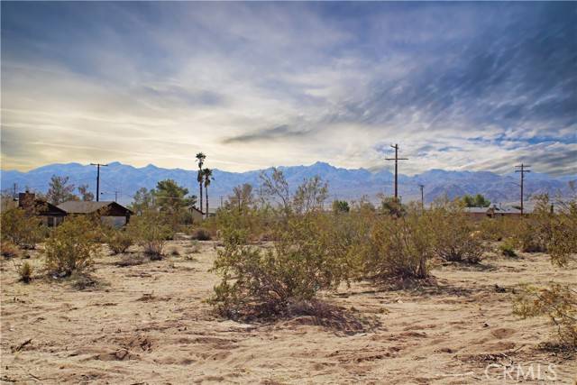 Joshua Tree, CA 92252,63480 Walpi Drive