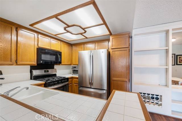 Yorba Linda, CA 92887,5823 Portsmouth #227