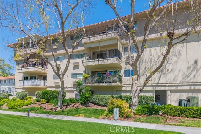 Laguna Woods, CA 92637,2381 Via Mariposa #2C