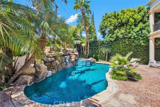 Beverly Hills, CA 90211,123 N Doheny Drive