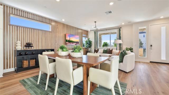 Irvine, CA 92618,320 Gatway