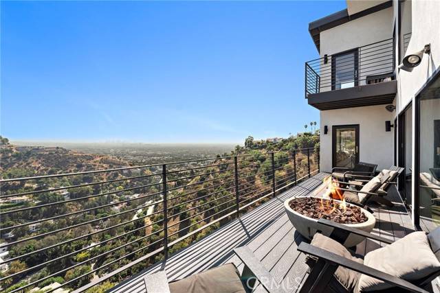 Los Angeles, CA 90046,8179 Mannix Drive