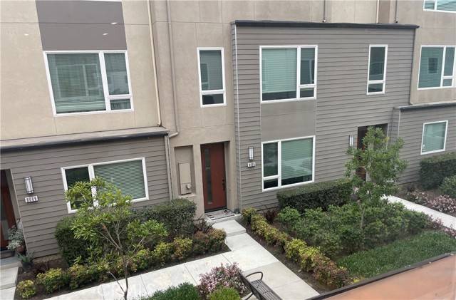 Downey, CA 90241,8008 Privet Lane