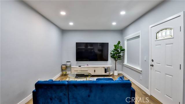 Santa Ana, CA 92703,408 S Flower Street