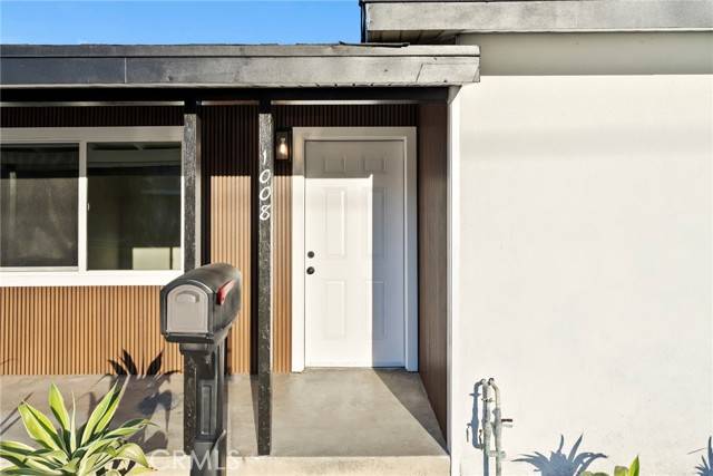 Placentia, CA 92870,1008 Wallgreen Street