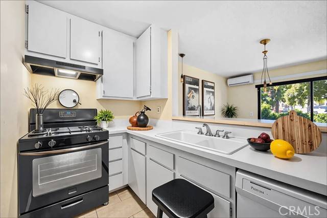 Irvine, CA 92618,208 Orange Blossom #24