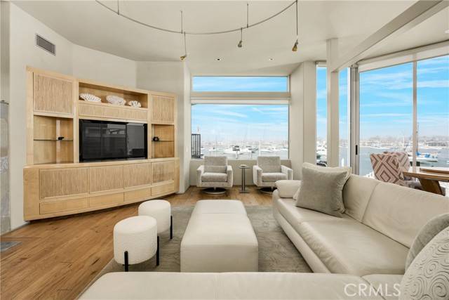 Newport Beach, CA 92661,1008 E Balboa Boulevard