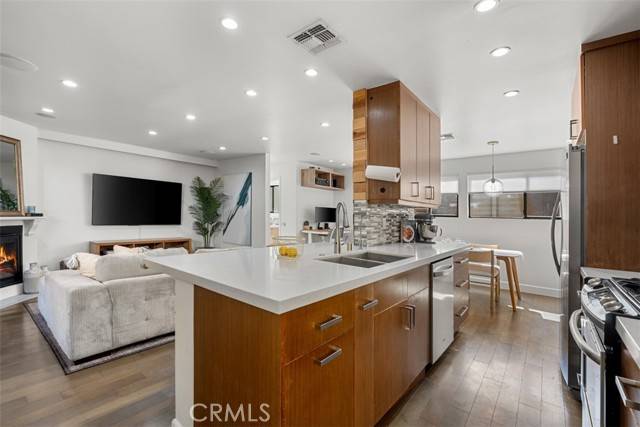 Valley Village, CA 91607,5545 Whitsett Avenue #1