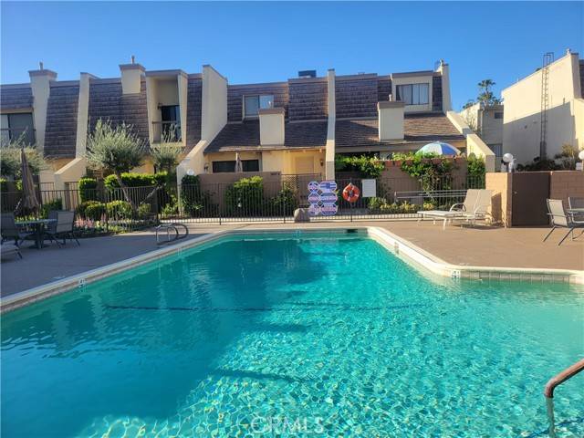 Tarzana (los Angeles), CA 91356,18405 Collins Street #C