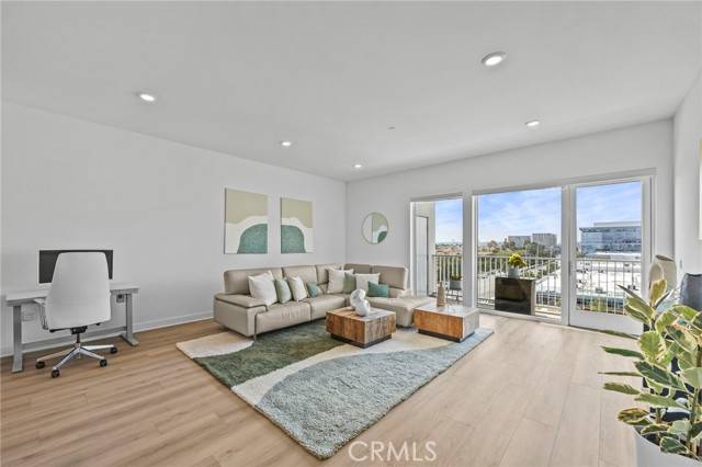 Irvine, CA 92612,3713 Rivington