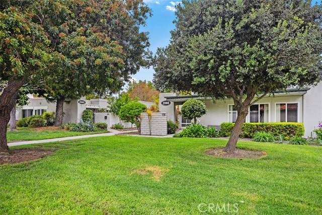 Laguna Woods, CA 92637,2066 Via Mariposa #H