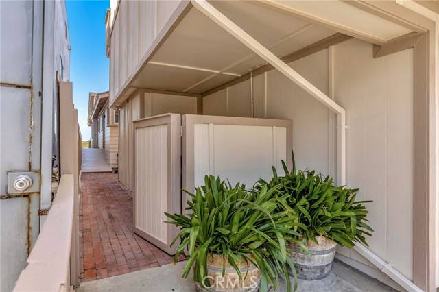 Sunset Beach, CA 90742,16887 S Pacific Avenue