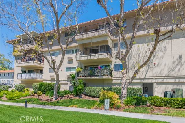 Laguna Woods, CA 92637,2381 Via Mariposa #2C