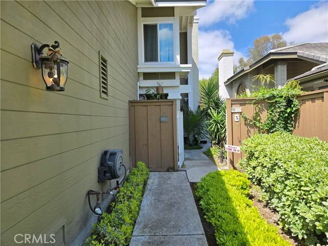 Laguna Hills, CA 92653,5 Carriage Hill Lane