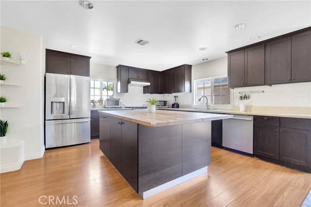 Winnetka (los Angeles), CA 91306,6856 Quakertown Avenue